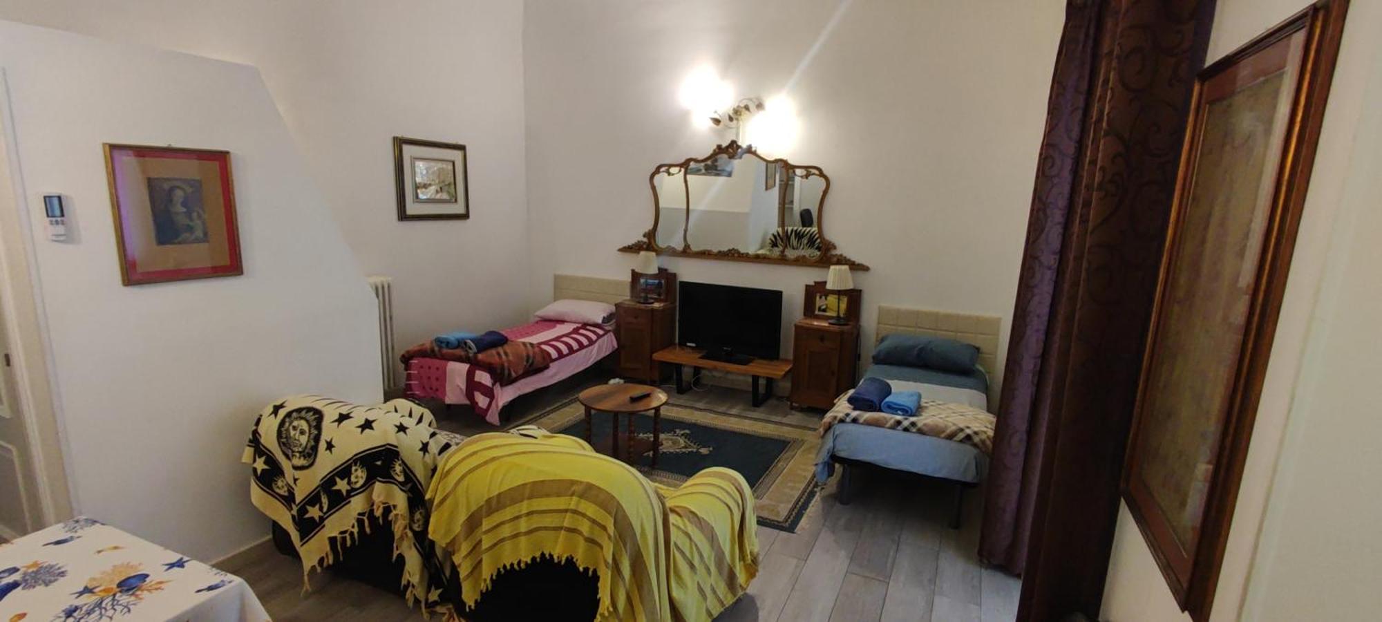 Very Central Apartment, By Shops, Bars, Restaurants Барі Номер фото
